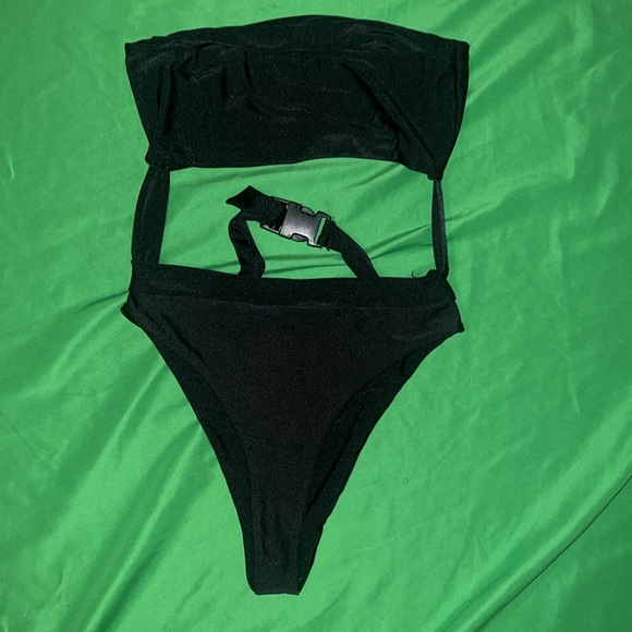 PrettyLittleThing Elegant Black Tube Swimsuit size 6 - Picture 4 of 8